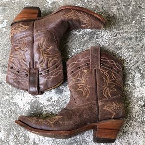 NOT FOR SALE: ISO THESE BOOTS